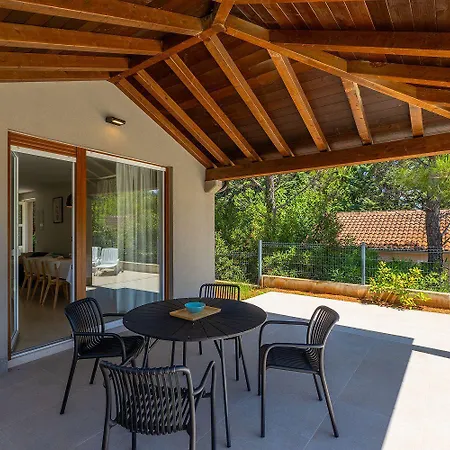 250 Meter Zum Mit Privatpool, Bbq, Klima * Premantura