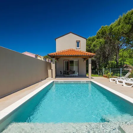 Holiday home 250 Meter Zum Mit Privatpool, Bbq, Klima *