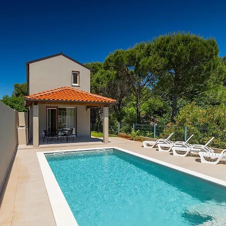 250 Meter Zum Mit Privatpool, Bbq, Klima Casa de Férias Premantura