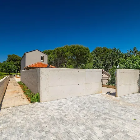 Holiday home 250 Meter Zum Mit Privatpool, Bbq, Klima