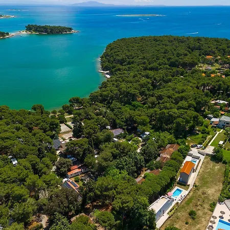 250 Meter Zum Mit Privatpool, Bbq, Klima Premantura